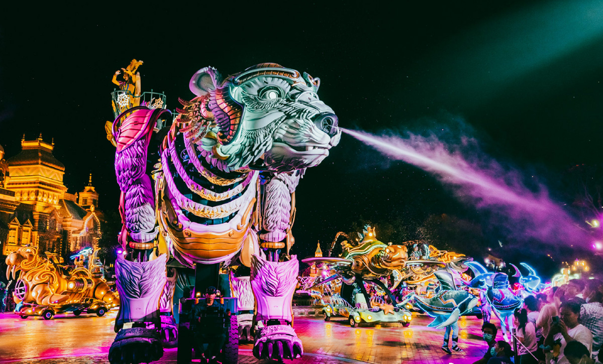 A Large-scale Mechanical Animatronic Installation